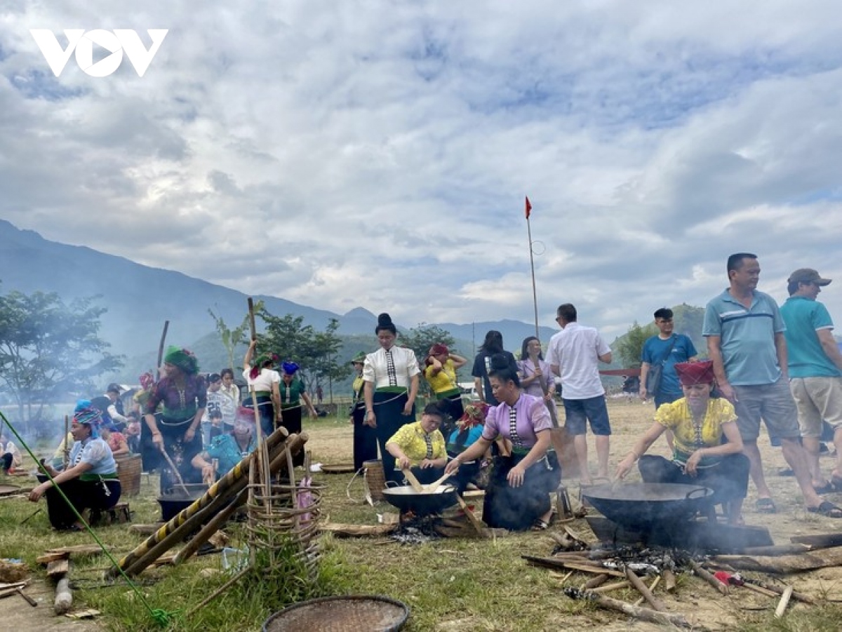 Northwest mountain region celebrates new rice crop on National Day